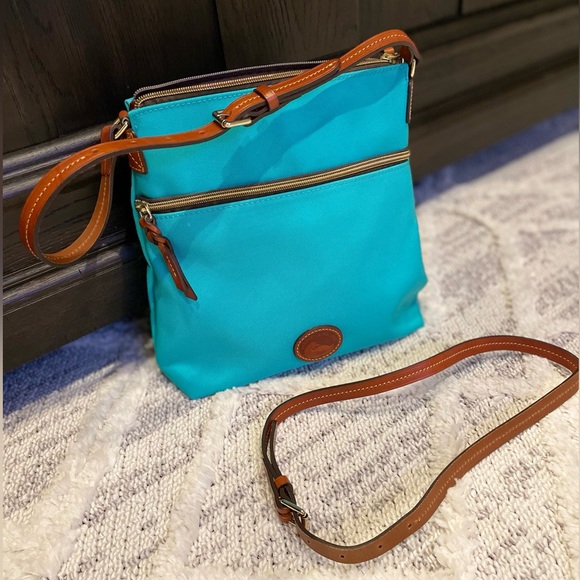 Dooney and Bourke nylon bag - Picture 1 of 3